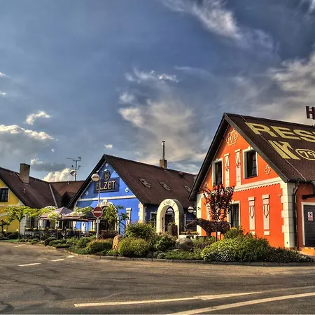 Elzet Hotel 3*